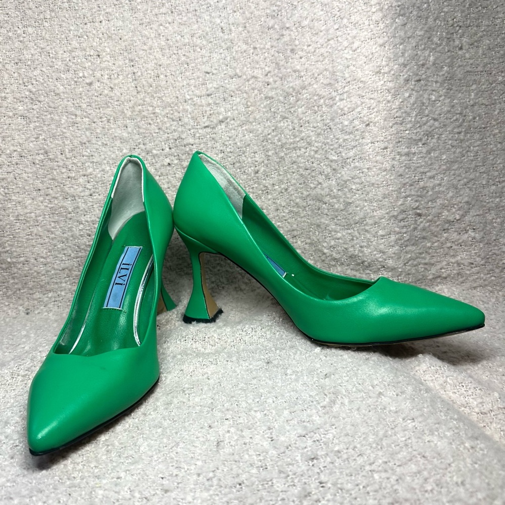 Italian shoes. New. heel height : 3,5 in .